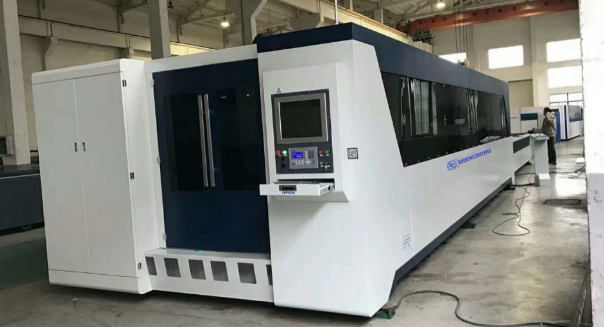 machine de découpe laser à fibre IPG installée