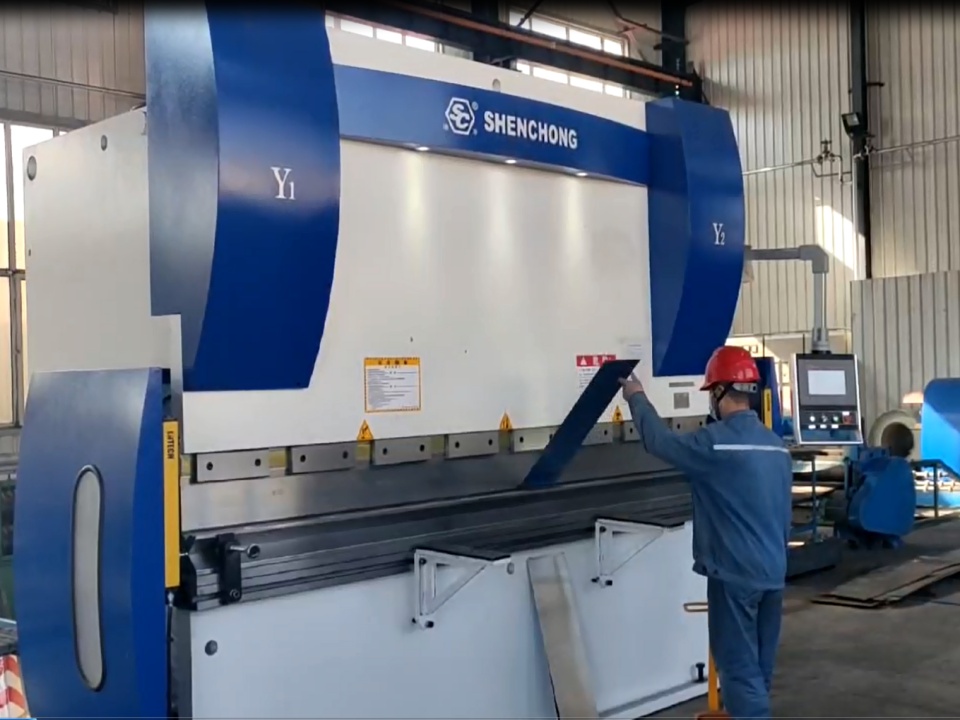 Prensa plegadora cnc hidráulica de 250 toneladas y 3200 mm en venta